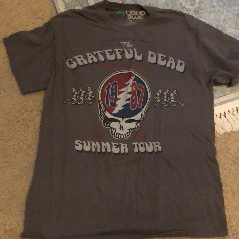 Grateful Dead skull t shirt. Grey. Size medium.